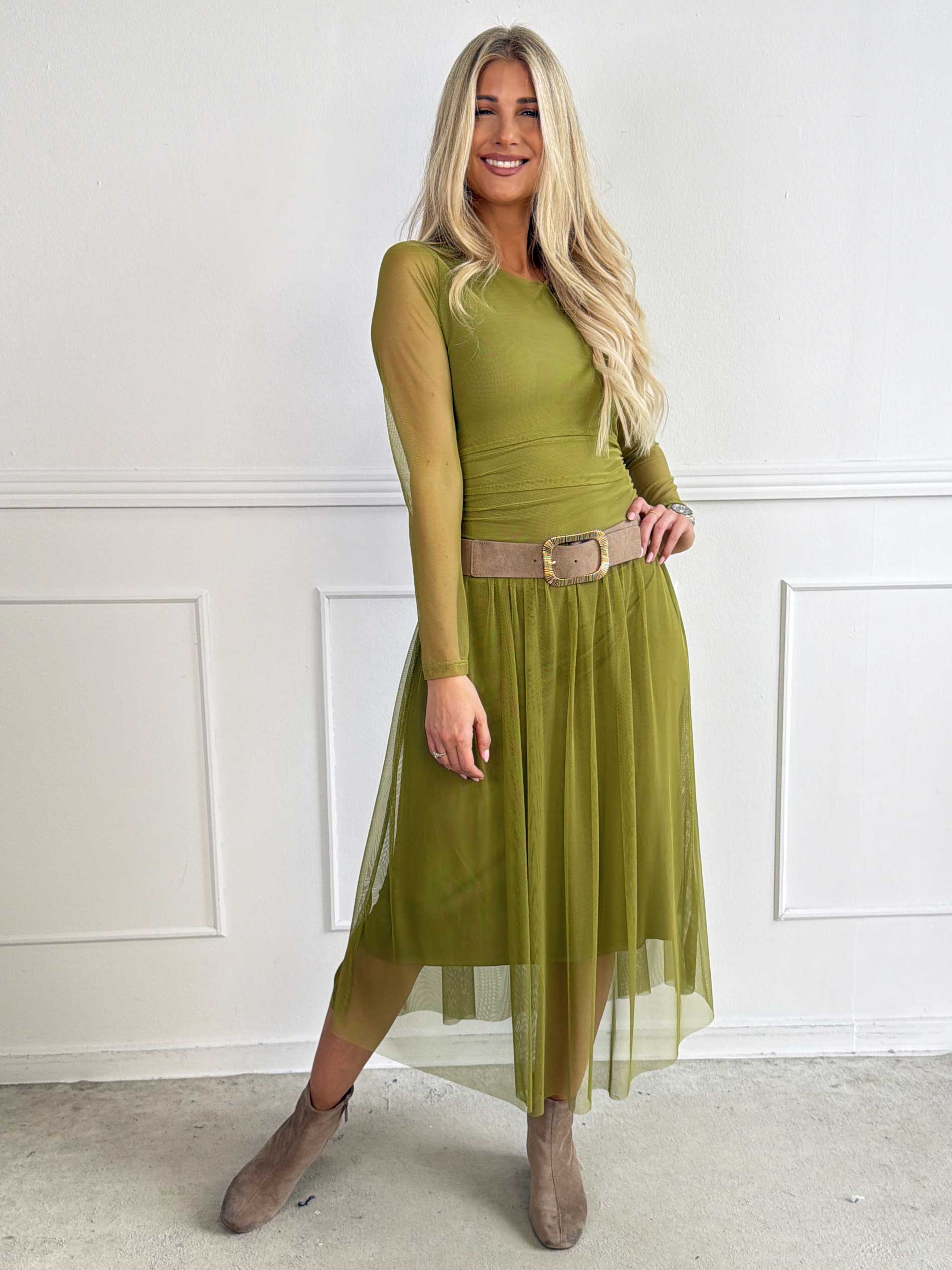 Viola - Elegant og feminin kjole i stretchy mesh med transparente ærmer